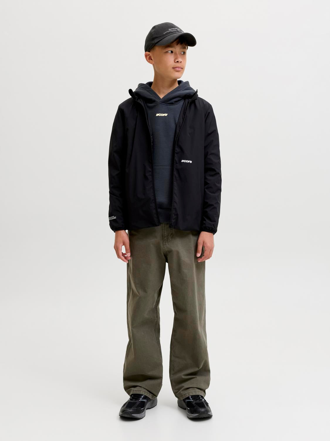 model_shot-front_full